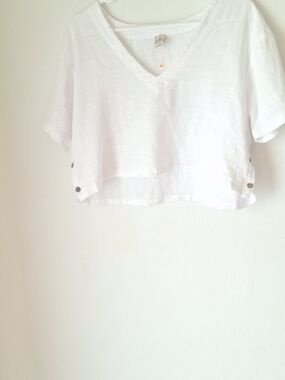 Blanco Brand Cropped White V-Neck Button-Side Top 100%cotton Sz L